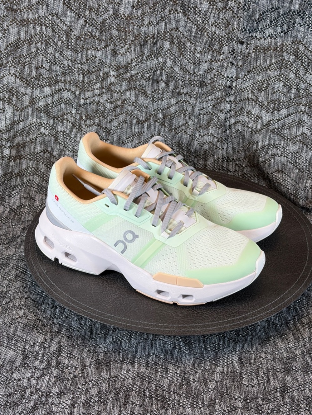 On Cloudpulse Trainer Sneakers Women's 9.5 Lima / Savannah - Picture 3 of 9